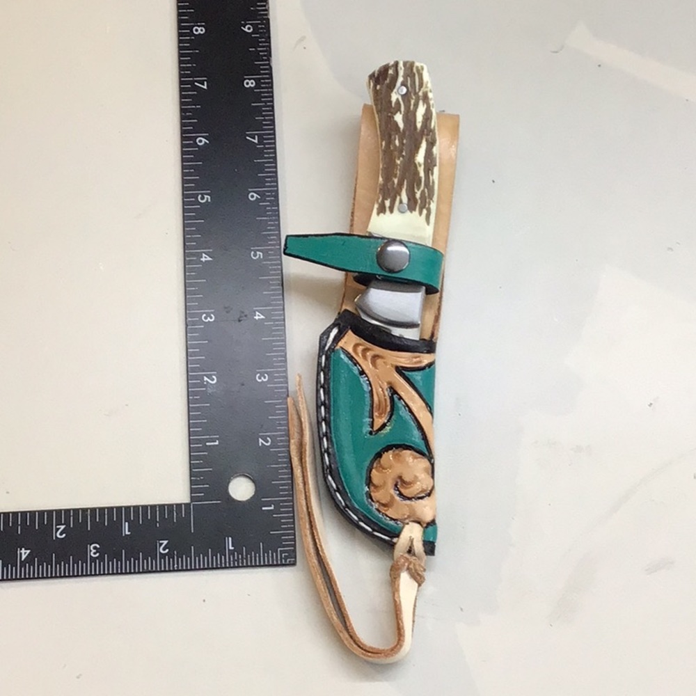 Funda de cuero y navaja